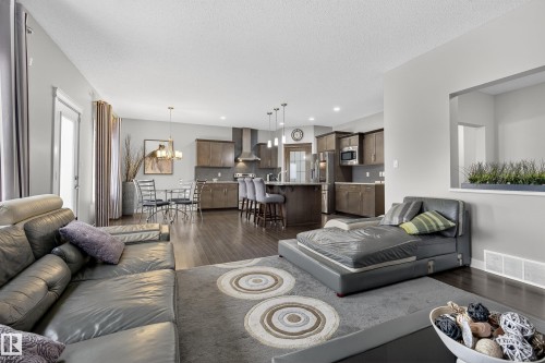 7816 18 Avenue, Edmonton, AB - Indoor Photo Showing Living Room