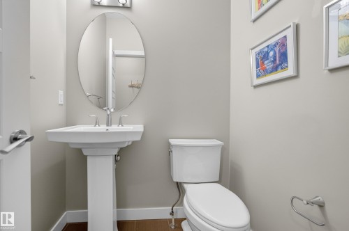 7816 18 Avenue, Edmonton, AB - Indoor Photo Showing Bathroom