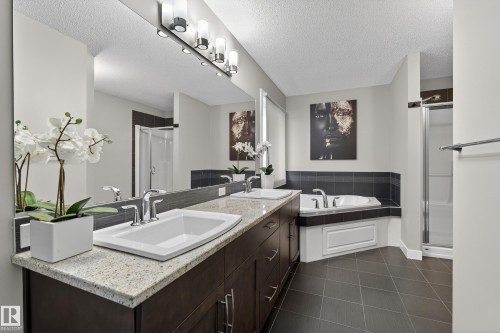 7816 18 Avenue, Edmonton, AB - Indoor Photo Showing Bathroom