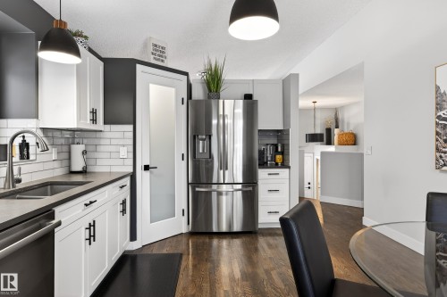 1 Hunter Place, St. Albert, AB - Indoor Photo Showing Kitchen With Double Sink