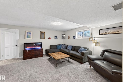 1 Hunter Place, St. Albert, AB - Indoor Photo Showing Living Room