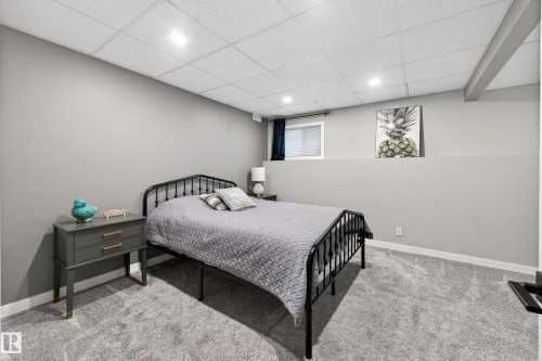 1 Hunter Place, St. Albert, AB - Indoor Photo Showing Bedroom