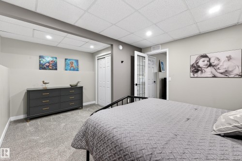 1 Hunter Place, St. Albert, AB - Indoor Photo Showing Bedroom