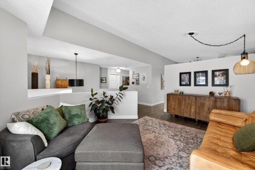 1 Hunter Place, St. Albert, AB - Indoor Photo Showing Living Room