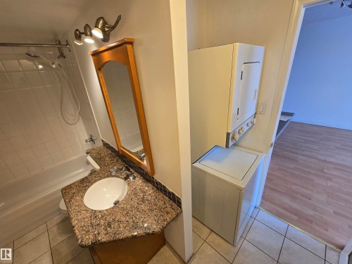 1102 9730 106 Street, Edmonton, AB - Indoor Photo Showing Bathroom