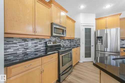 8616 178 Avenue, Edmonton, AB - Indoor Photo Showing Kitchen With Upgraded Kitchen