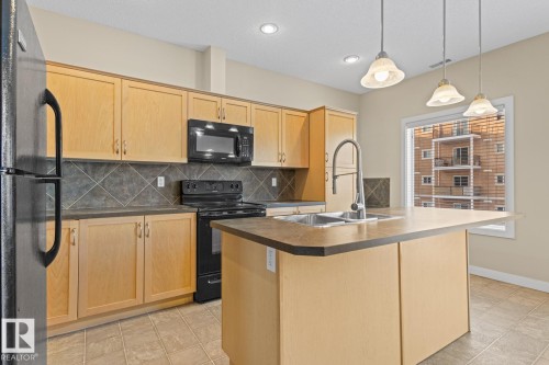 39 13825 155 Avenue, Edmonton, AB - Indoor Photo Showing Kitchen With Double Sink