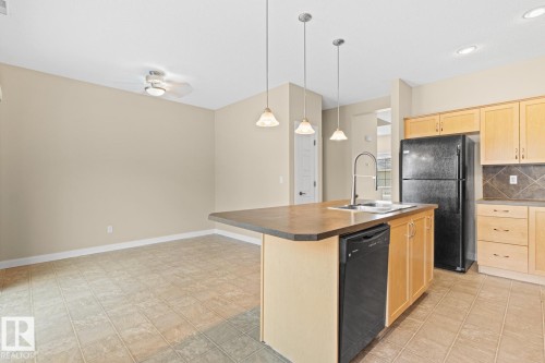 39 13825 155 Avenue, Edmonton, AB - Indoor Photo Showing Kitchen