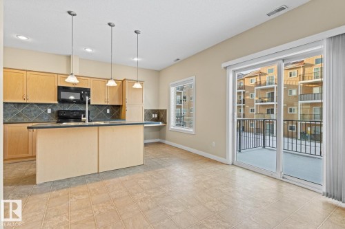 39 13825 155 Avenue, Edmonton, AB - Indoor Photo Showing Kitchen
