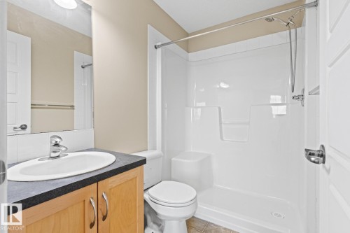 39 13825 155 Avenue, Edmonton, AB - Indoor Photo Showing Bathroom
