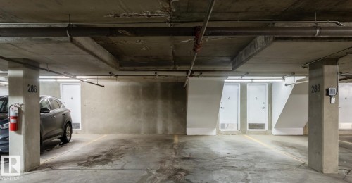 39 13825 155 Avenue, Edmonton, AB - Indoor Photo Showing Garage