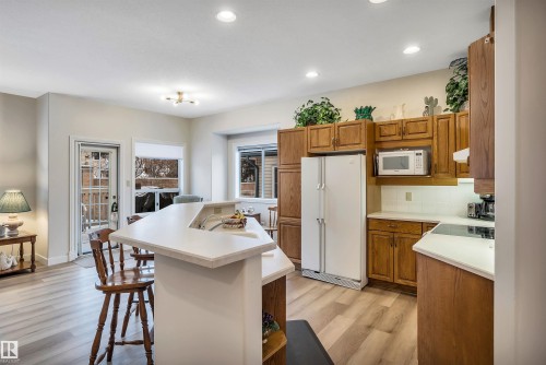 6 20 Erin Ridge Road, St. Albert, AB - Indoor Photo Showing Kitchen