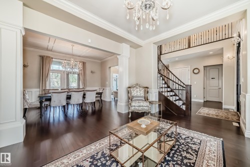 631 Howatt Drive, Edmonton, AB - Indoor Photo Showing Living Room