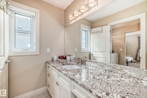 631 Howatt Drive, Edmonton, AB - Indoor Photo Showing Bathroom