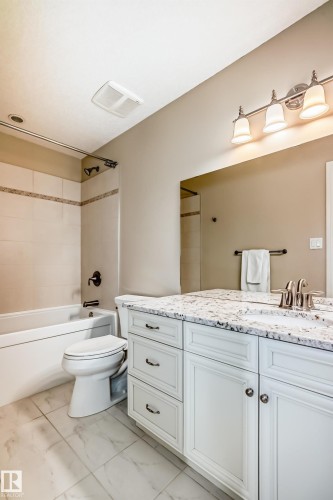 631 Howatt Drive, Edmonton, AB - Indoor Photo Showing Bathroom