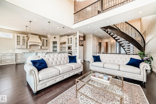 631 Howatt Drive, Edmonton, AB - Indoor Photo Showing Living Room