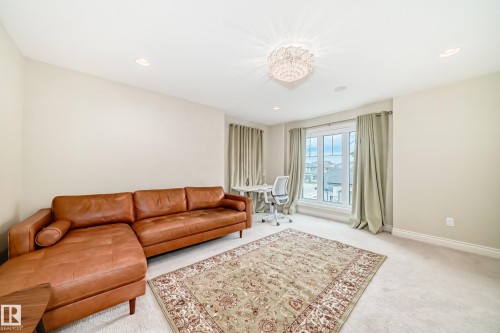 631 Howatt Drive, Edmonton, AB - Indoor Photo Showing Living Room