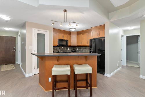 402 9020 Jasper Avenue, Edmonton, AB - Indoor Photo Showing Kitchen