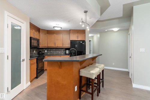 402 9020 Jasper Avenue, Edmonton, AB - Indoor Photo Showing Kitchen