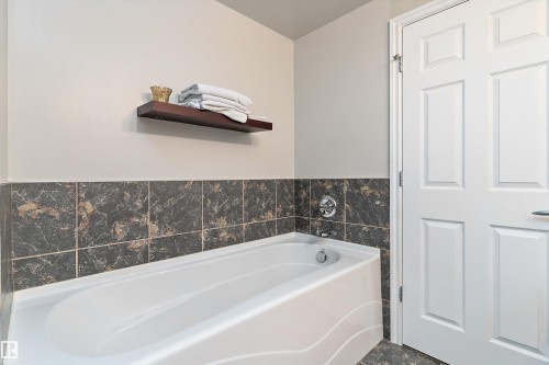 402 9020 Jasper Avenue, Edmonton, AB - Indoor Photo Showing Bathroom