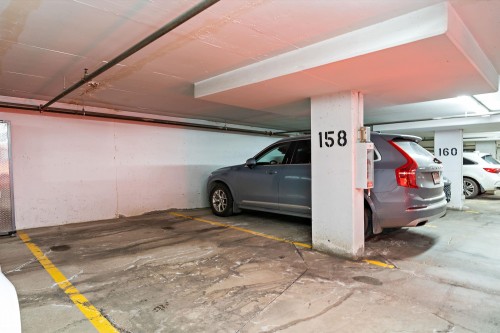 402 9020 Jasper Avenue, Edmonton, AB - Indoor Photo Showing Garage