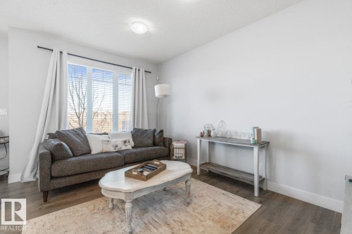 34 4835 Wright Drive, Edmonton, AB - Indoor Photo Showing Living Room