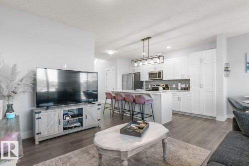 34 4835 Wright Drive, Edmonton, AB - Indoor Photo Showing Living Room