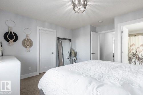 34 4835 Wright Drive, Edmonton, AB - Indoor Photo Showing Bedroom