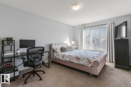 34 4835 Wright Drive, Edmonton, AB - Indoor Photo Showing Bedroom