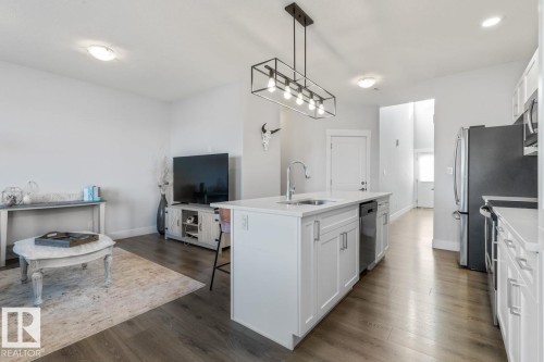 34 4835 Wright Drive, Edmonton, AB - Indoor Photo Showing Kitchen