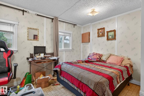 18 305 Calahoo Road, Spruce Grove, AB - Indoor Photo Showing Bedroom