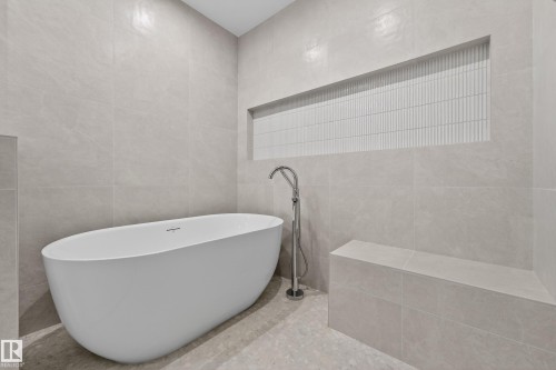 7093 Kiviaq Crescent, Edmonton, AB - Indoor Photo Showing Bathroom