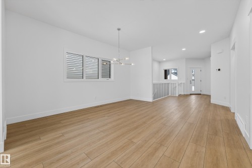7093 Kiviaq Crescent, Edmonton, AB - Indoor Photo Showing Other Room