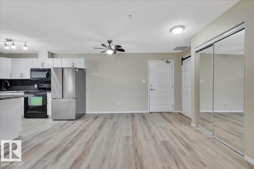 313 2098 Blackmud Creek Drive, Edmonton, AB - Indoor Photo Showing Kitchen