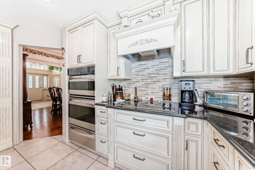 17416 53 Avenue, Edmonton, AB - Indoor Photo Showing Kitchen With Upgraded Kitchen
