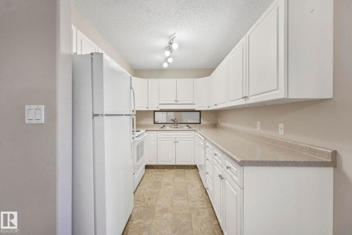 216 13625 34 Street, Edmonton, AB - Indoor Photo Showing Kitchen