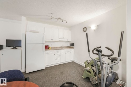216 13625 34 Street, Edmonton, AB - Indoor Photo Showing Kitchen
