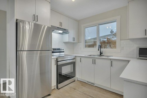 44 Athapaskan Drive, Leduc, AB - Indoor Photo Showing Kitchen