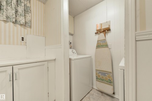 13420 60 Street, Edmonton, AB - Indoor Photo Showing Laundry Room
