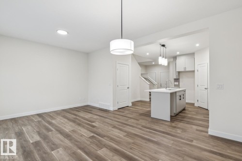 309 26 Street, Edmonton, AB - Indoor Photo Showing Kitchen