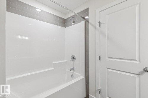 309 26 Street, Edmonton, AB - Indoor Photo Showing Bathroom