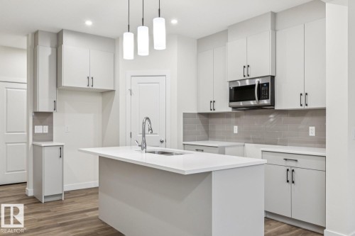 309 26 Street, Edmonton, AB - Indoor Photo Showing Kitchen With Upgraded Kitchen