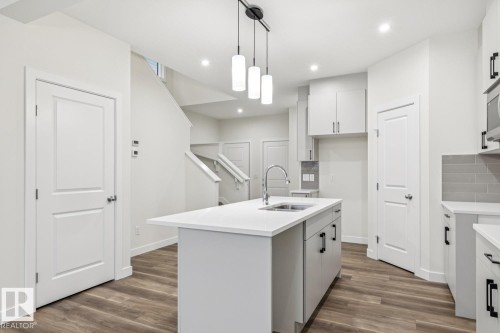 309 26 Street, Edmonton, AB - Indoor Photo Showing Kitchen