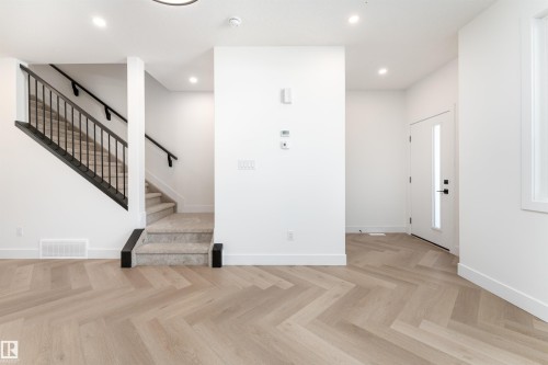 3127 Magpie Way, Edmonton, AB - Indoor Photo Showing Other Room