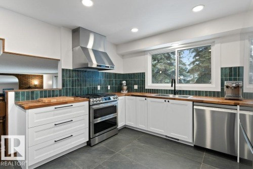 13 Glenwood Crescent, St. Albert, AB - Indoor Photo Showing Kitchen With Upgraded Kitchen