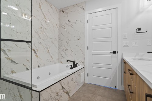 17 Hull Wynd, Spruce Grove, AB - Indoor Photo Showing Bathroom