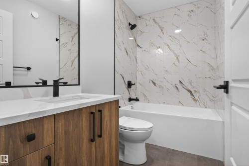 17 Hull Wynd, Spruce Grove, AB - Indoor Photo Showing Bathroom