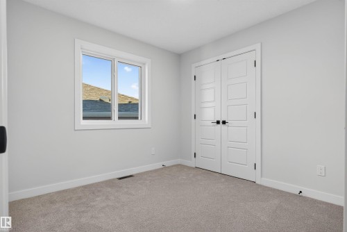 17 Hull Wynd, Spruce Grove, AB - Indoor Photo Showing Other Room