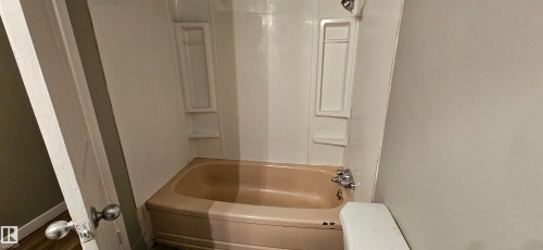 108 3720 118 Avenue, Edmonton, AB - Indoor Photo Showing Bathroom