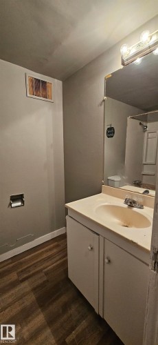 108 3720 118 Avenue, Edmonton, AB - Indoor Photo Showing Bathroom